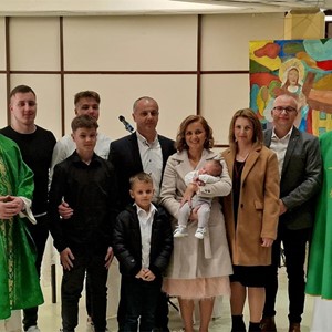 Kršteno peto dijete obitelji Sente u Župi svete Jelene Križarice u Zaboku